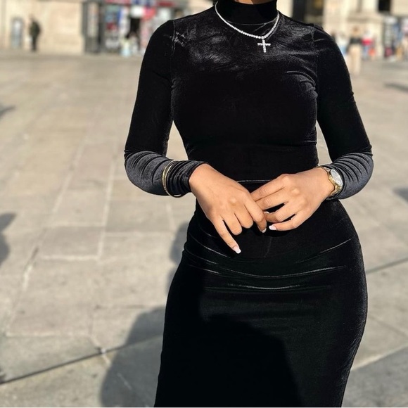 naked wardrobe Dresses & Skirts - Velvet Chic maxi dress (Small) WORN ONCE